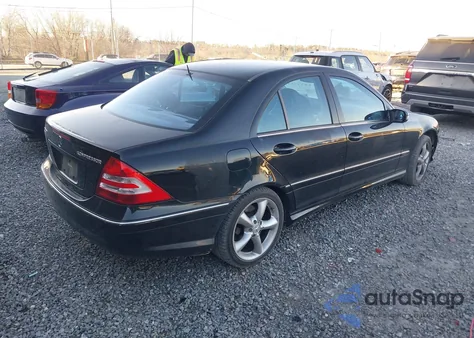 2005 Mercedes-Benz C 230 Kompressor Sport z USA, uszkodzony, nr VIN WDBRF40J75F681718